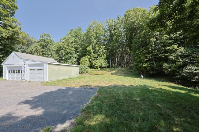 85 Main St in Groton, MA - Building Photo - Building Photo