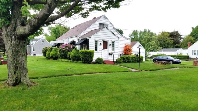 935 Marshall Dr in Erie, PA - Building Photo - Building Photo