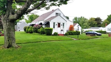 935 Marshall Dr in Erie, PA - Building Photo - Building Photo