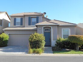 638 W Milano Ln in Clovis, CA - Building Photo