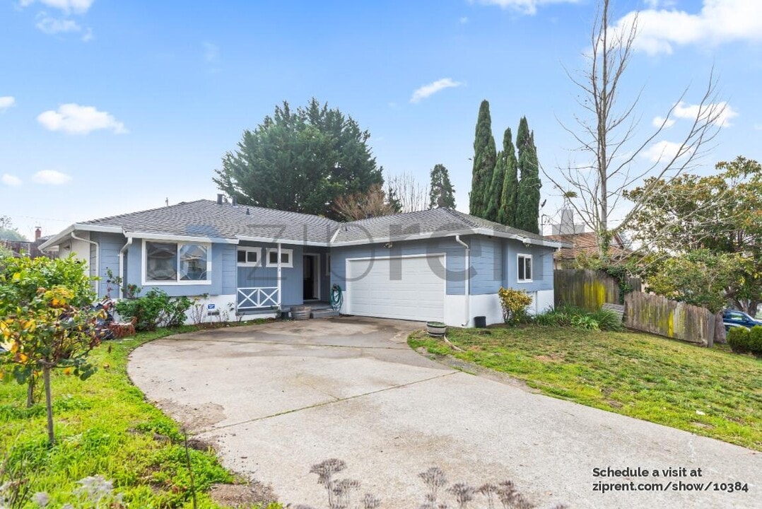 3078 Deseret Dr in Richmond, CA - Building Photo