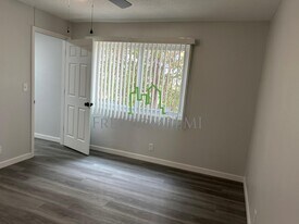 1317 Oakland Rd NE in Cedar Rapids, IA - Building Photo