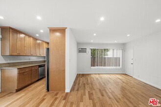 1037 N La Jolla Ave in West Hollywood, CA - Building Photo - Building Photo
