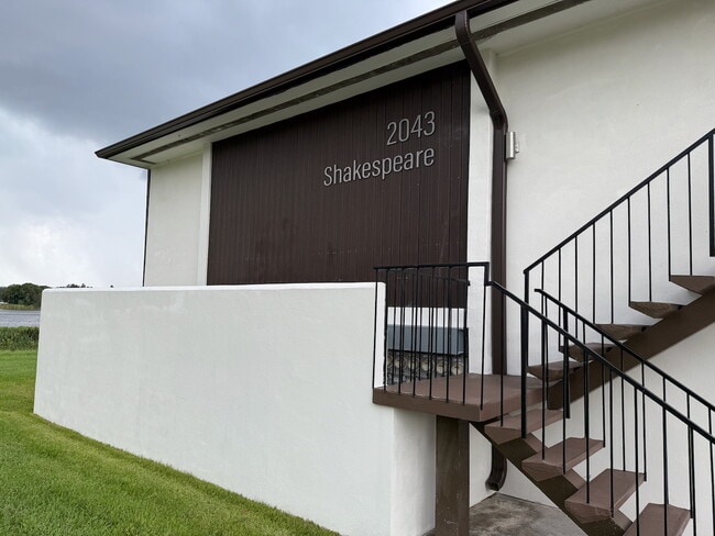 2043 Shakespeare St in Lakeland, FL - Foto de edificio - Building Photo
