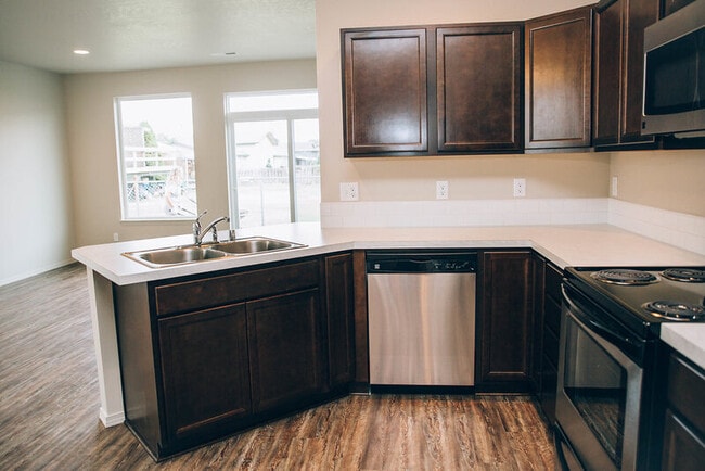 property at 302 S Marigold Ln