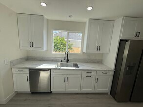 6650 Sale Ave in West Hills, CA - Foto de edificio - Building Photo