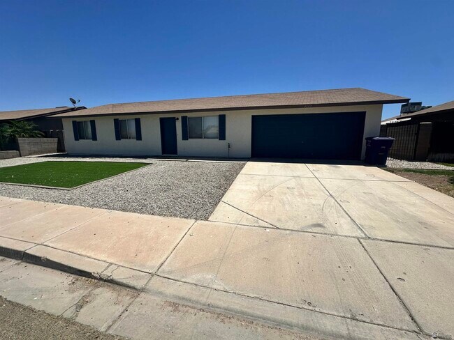 4657 W 21st Ln in Yuma, AZ - Building Photo - Building Photo