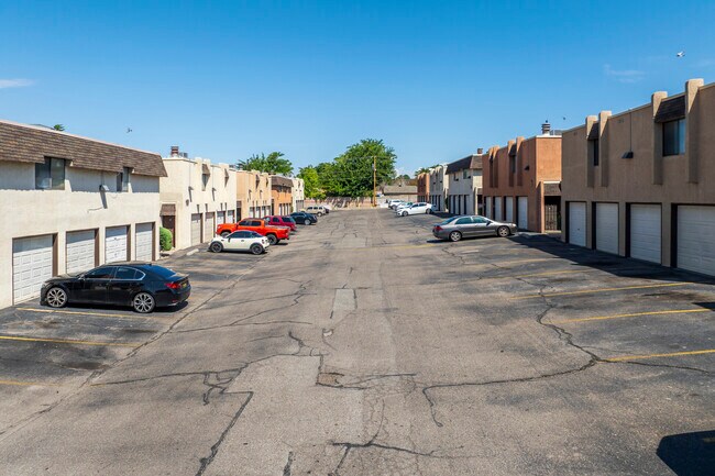 8333 Comanche Rd NE in Albuquerque, NM - Building Photo - Building Photo
