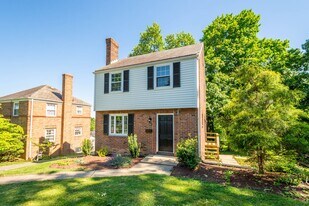 202 National Dr in Pleasant Hills, PA - Building Photo