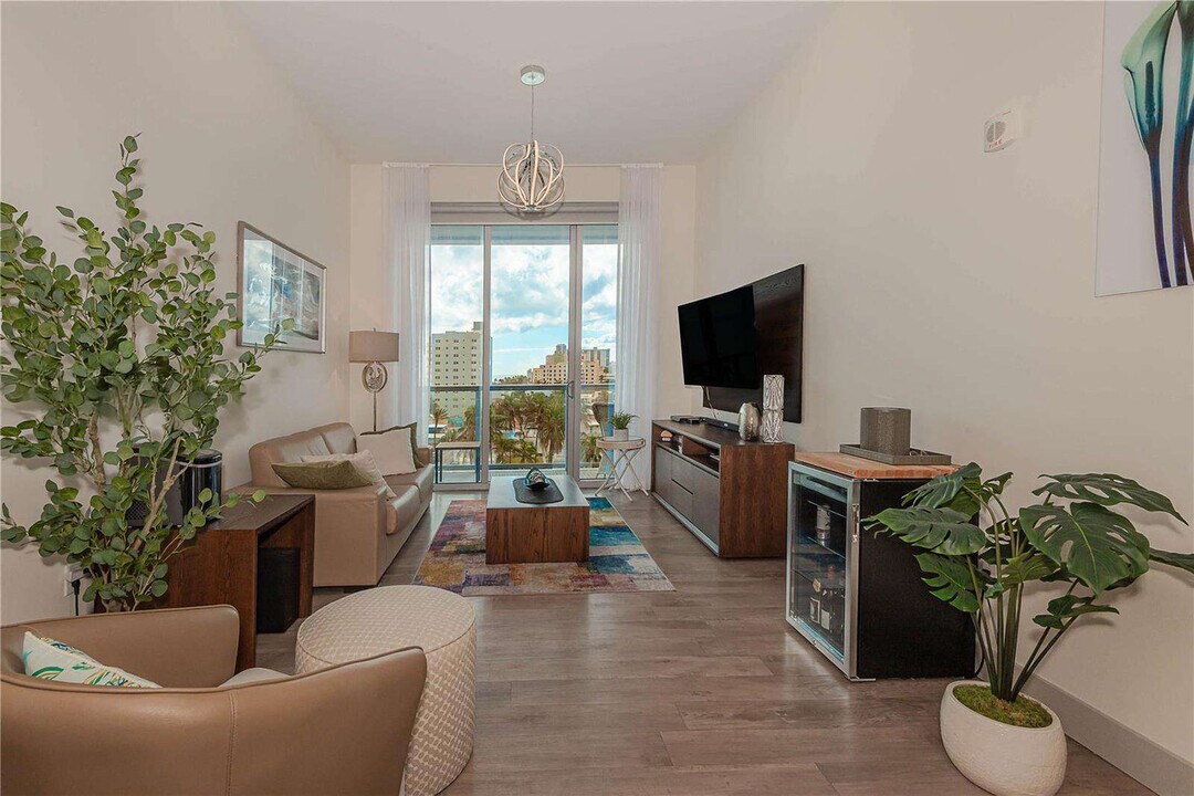 777 N Ocean Dr in Hollywood, FL - Building Photo