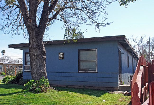 2060-2088 15th Ave in Sacramento, CA - Foto de edificio - Building Photo