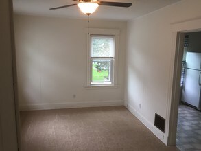 3323 Emerson Ave, Unit B in Covington, KY - Foto de edificio - Building Photo