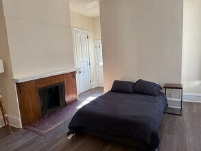 137 E Gorham St, Unit 2 in Madison, WI - Building Photo - Building Photo