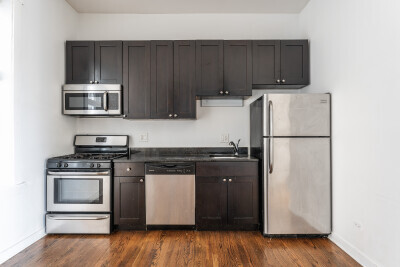 property at 727 N Hoyne Ave