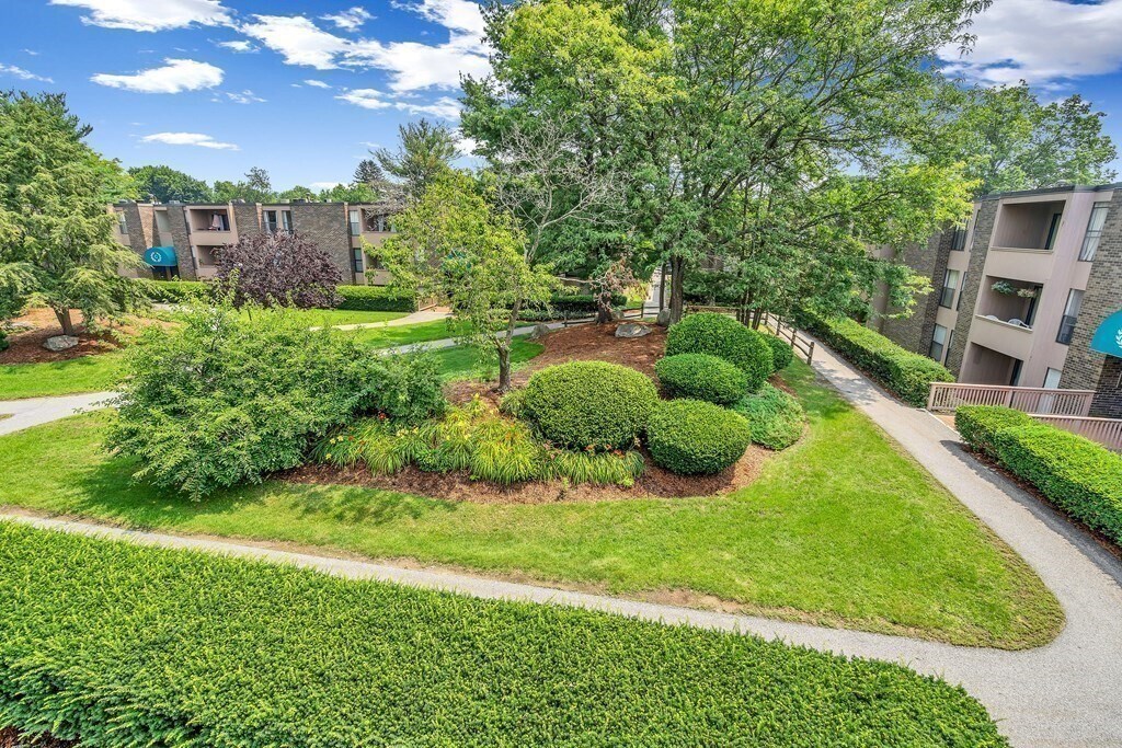 52 Shrewsbury Green Dr in Shrewsbury, MA - Building Photo
