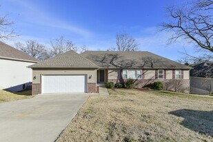 227 Everett Ml in Branson, MO - Building Photo