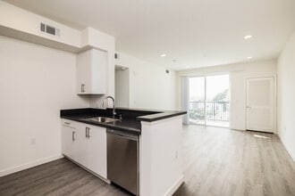 3518 Chesapeake Ave., Los Angeles, CA 90016 in Los Angeles, CA - Building Photo - Interior Photo