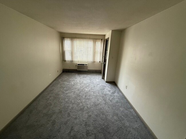 372 Park St in Bristol, CT - Foto de edificio - Building Photo