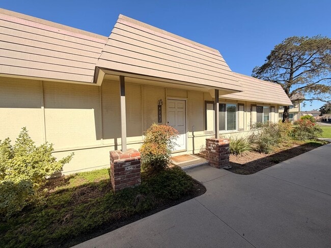 property at 4082 Av. Sevilla