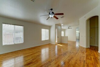 2014 E Glenhaven Dr in Phoenix, AZ - Building Photo - Building Photo