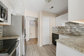 293 Country Club Dr in Jonesboro, GA - Building Photo - Building Photo