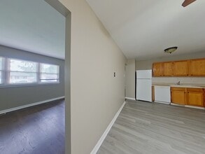 770 Manresa Ln in Florissant, MO - Building Photo - Building Photo