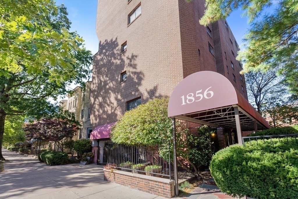 1856 Beacon St, Unit 6A in Brookline, MA - Foto de edificio