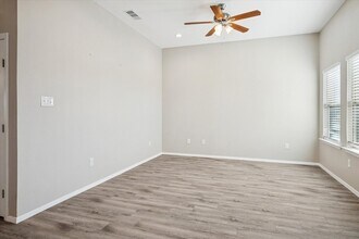 516 Wood Dr in Gunter, TX - Foto de edificio - Building Photo