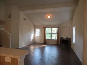 10226 E Summit Canyon Dr in Houston, TX - Building Photo - Building Photo