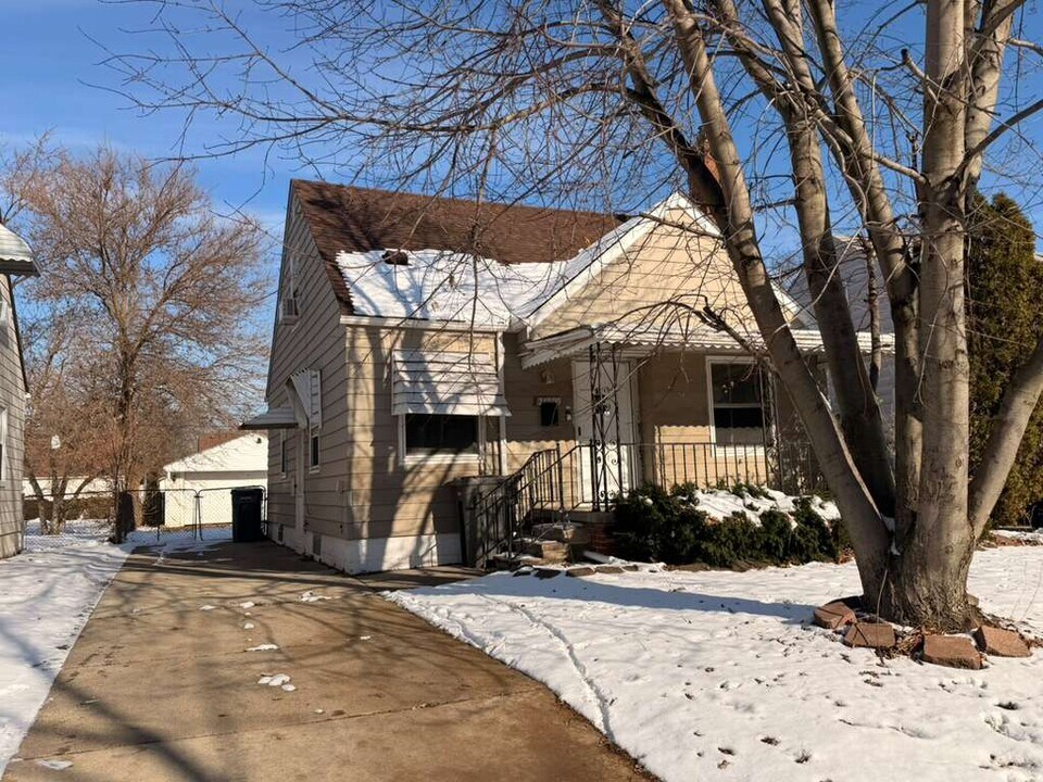 24800 Dunning St in Dearborn, MI - Building Photo