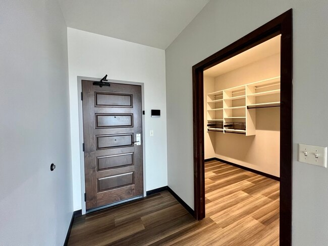 Bridge Plaza Apartments in Mankato, MN - Building Photo - Building Photo