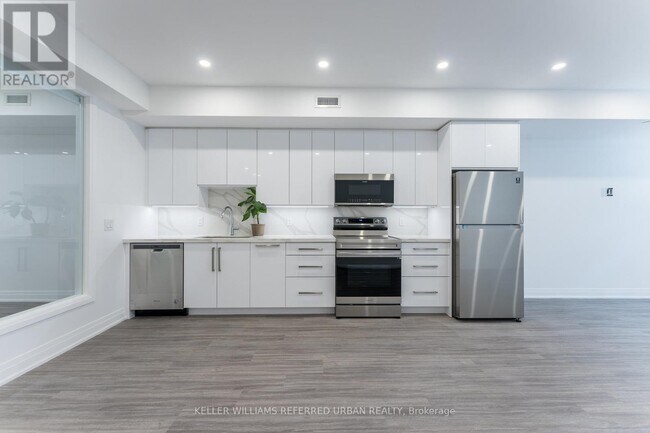 475-475 Queen St W in Toronto, ON - Building Photo - Building Photo
