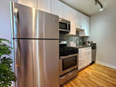 2408 N Kedzie Blvd, Unit 302 in Chicago, IL - Building Photo - Building Photo