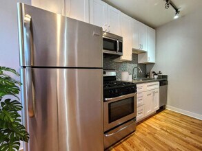 2408 N Kedzie Blvd, Unit 202 in Chicago, IL - Building Photo - Building Photo