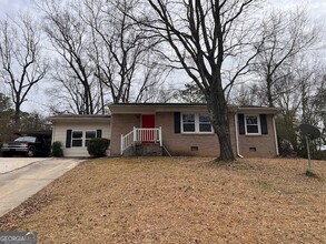 10640 Thrasher Rd in Jonesboro, GA - Building Photo - Building Photo