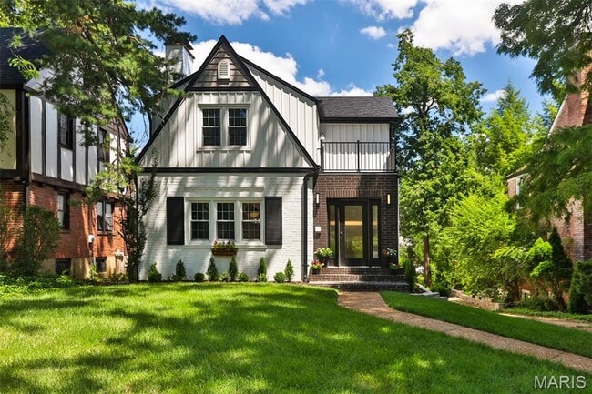 7825 Lafon Pl in University City, MO - Building Photo - Building Photo