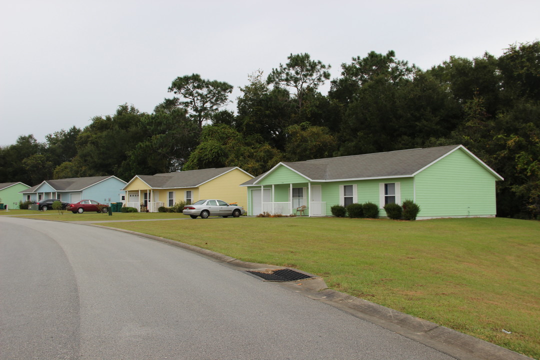 Heron Woods in Inverness, FL - Foto de edificio