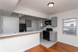 Capitol View Apartments in Atlanta, GA - Building Photo - Interior Photo