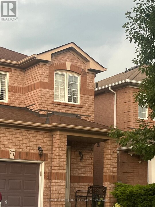 27 Lonestar Crescent in Brampton, ON - Building Photo