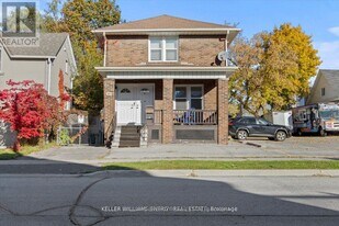 20 Colborne St W in Oshawa, ON - Building Photo