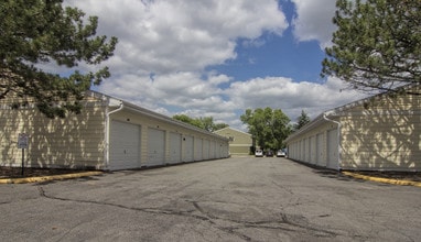 Yorkdale Townhomes in Edina, MN - Building Photo - Building Photo