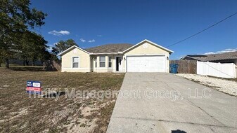 12325 Shafton Rd in Spring Hill, FL - Building Photo