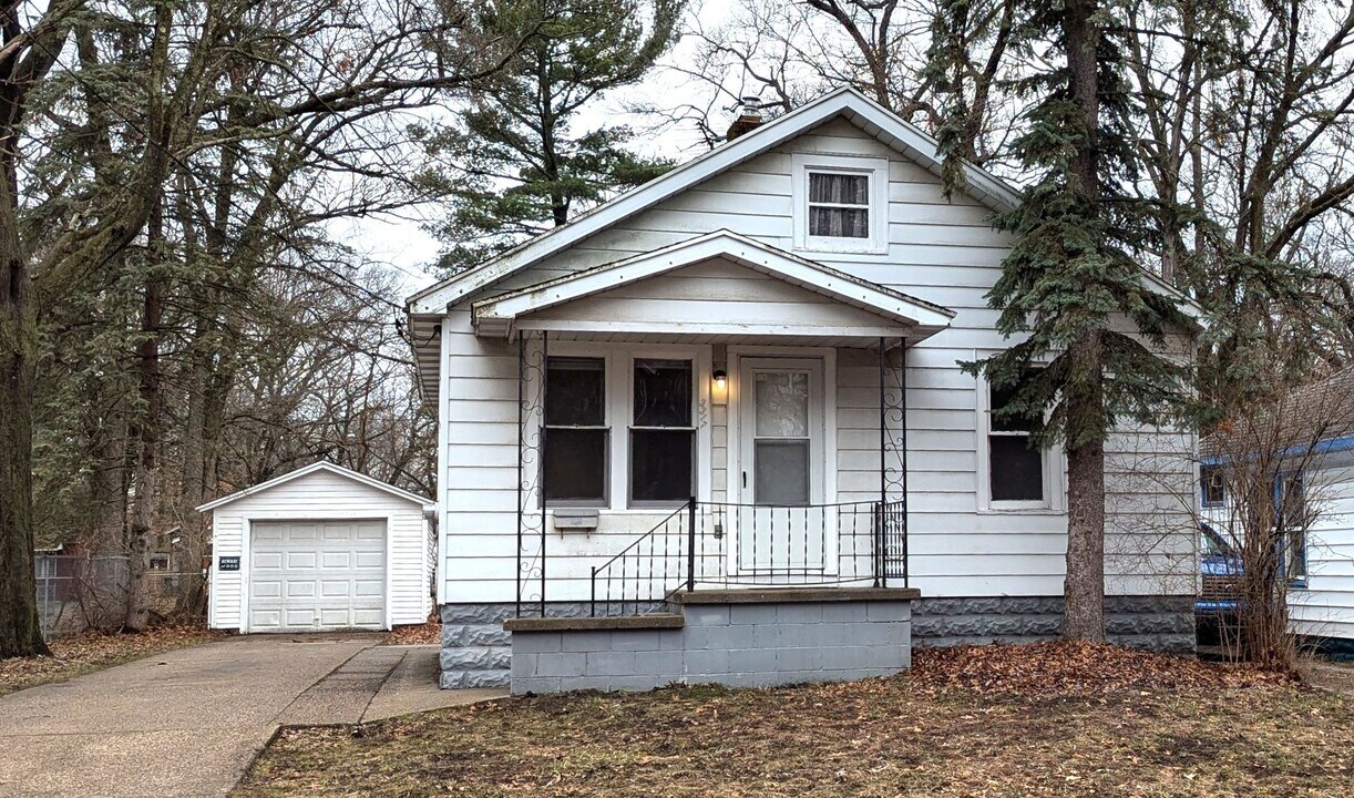 3317 Jefferson St in Muskegon Heights, MI - Building Photo