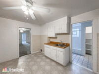 3239 N Leavitt St, Unit M02B in Chicago, IL - Building Photo - Building Photo