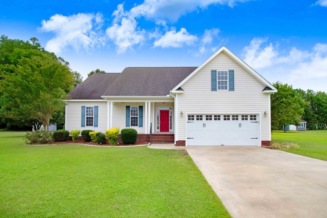 200 Poplar Knoll Rd in Pikeville, NC - Building Photo