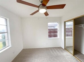 8541 Strathmore Dr, Unit 0508 in Dallas, TX - Building Photo - Building Photo