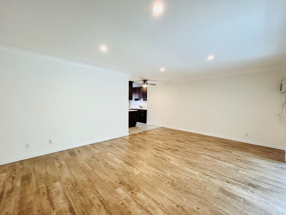 bag334 in Los Angeles, CA - Building Photo