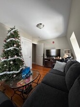 40 Depot St, Unit 3 in Douglas, MA - Foto de edificio - Building Photo