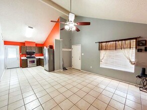 402 Prescott Loop in Laredo, TX - Building Photo - Building Photo