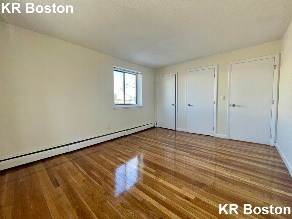 116 Dustin St in Boston, MA - Building Photo